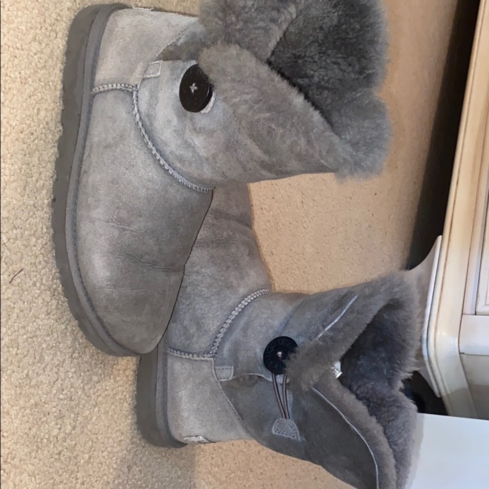 Grey bailey button uggs